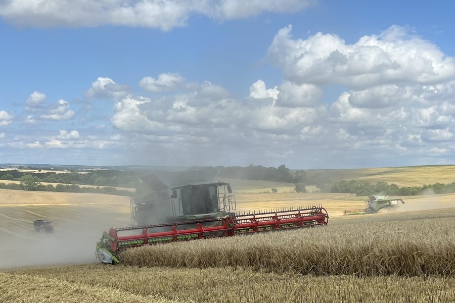 Combines and tractors photo - Mar 26 L&B