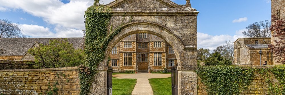 Estate - Gateway arch - England
