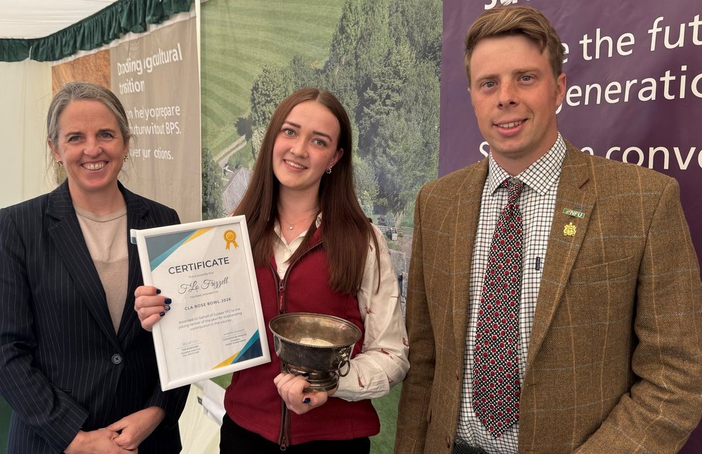 SoE Show 2026 - Flo Frizzell (centre)
