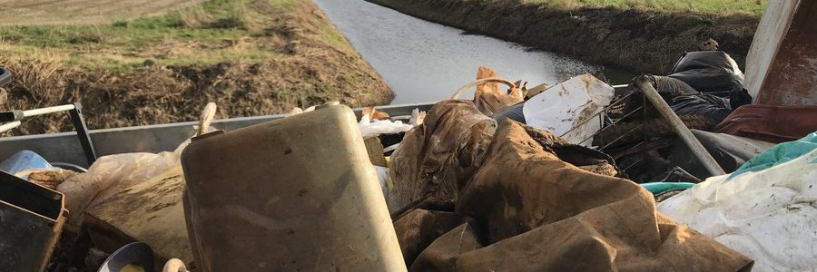 fly-tipping_image_2.2e16d0ba.fill-900x600-c100.jpg